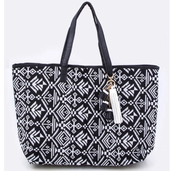 SOLD OUT - 🎉3X HP🎉 Boho ikat print bag - Picture 2 of 7